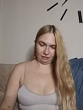 KisaVixen live cam on StripChat