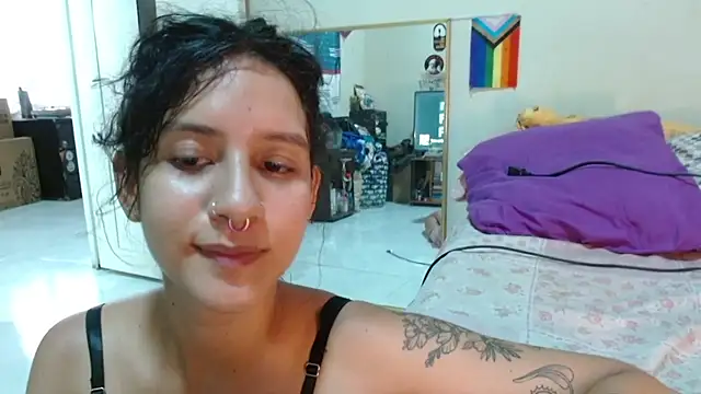 AlinaWoolf_ live cam on StripChat