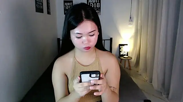 Vivorey_Leighn live cam on StripChat