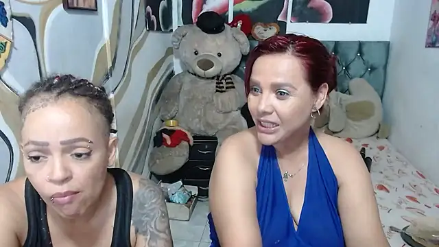 manzanahot9 live cam on StripChat