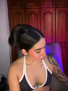 KaditaNavarro live cam on StripChat