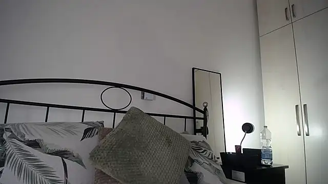 Miki87 live cam on StripChat