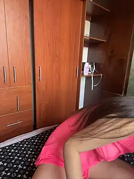SaraDiamond_01 live cam on StripChat