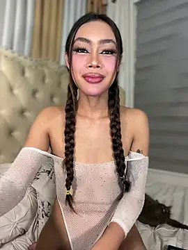 Innocent_yanixx69 live cam on StripChat