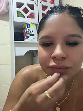 Elara_Luxe live cam on StripChat
