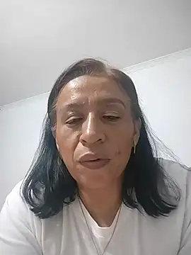 SoffieMature live cam on StripChat
