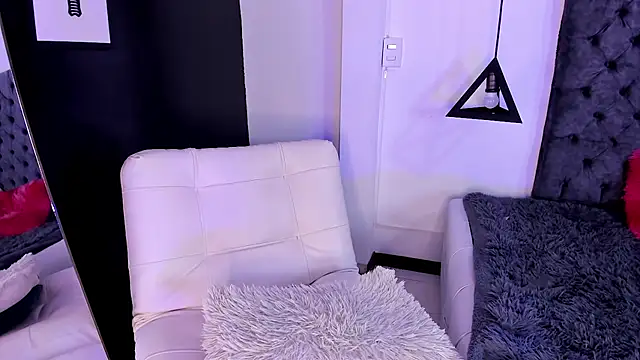 sophia_velarie77 live cam on StripChat