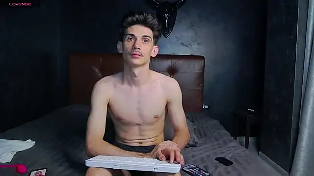 DanielCrush1 live cam on StripChat