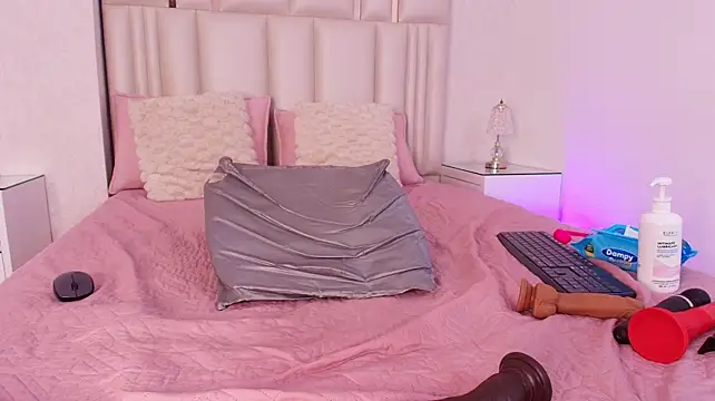 alanarose18 live cam on StripChat