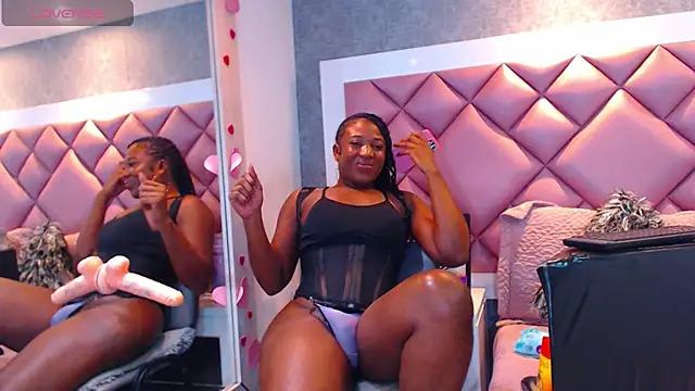 Thegreatonelady live cam on StripChat
