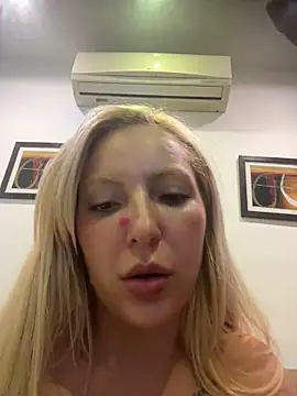 Juuhschmitt live cam on StripChat