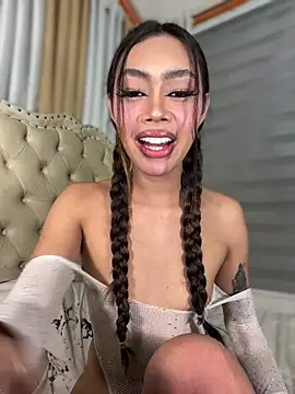 Innocent_yanixx69 live cam on StripChat