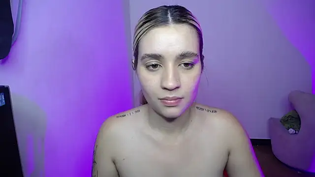 Ambar_lynn01 live cam on StripChat