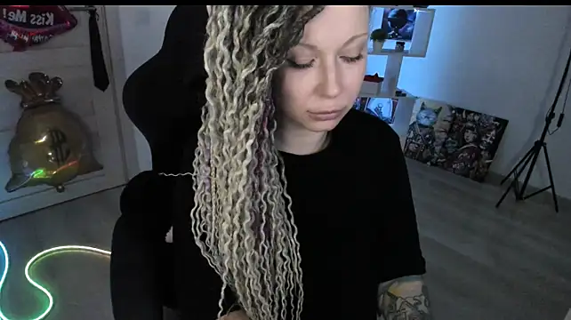 HoneySallyMoore live cam on StripChat