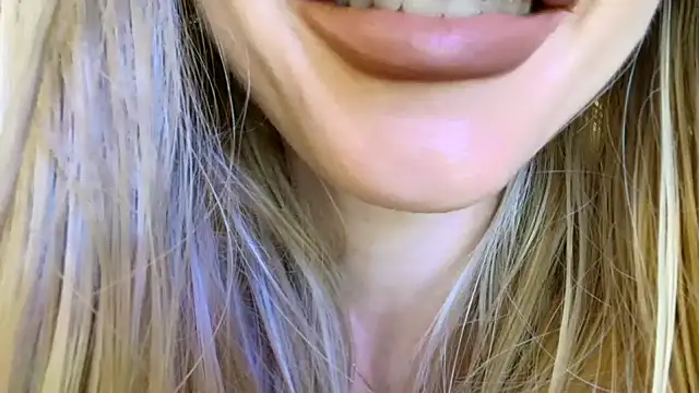Velvet_kissx live cam on StripChat