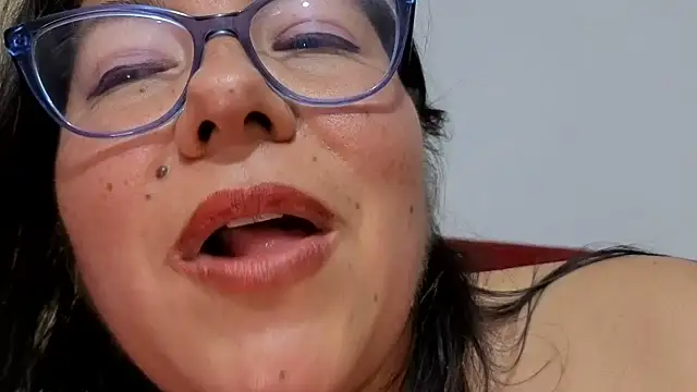 scarlett_widow_ live cam on StripChat
