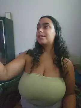 cinnaminnie live cam on StripChat