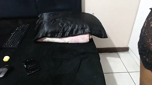 SweetHotBabby18 live cam on StripChat