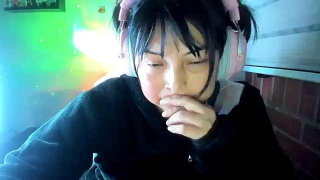 Shaddycute_ live cam on StripChat