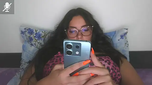 LovelyJulliette live cam on StripChat