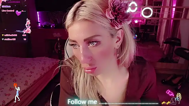 AnnieGOld_ live cam on StripChat