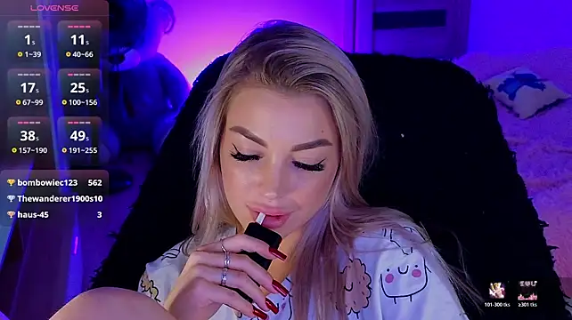 MilanaOmg live cam on StripChat