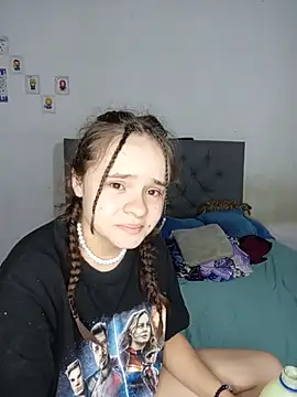 SweetRabbit29 live cam on StripChat