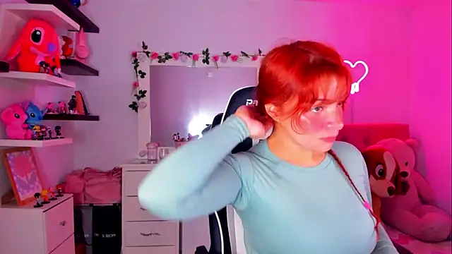 Vannessa__Shy live cam on StripChat