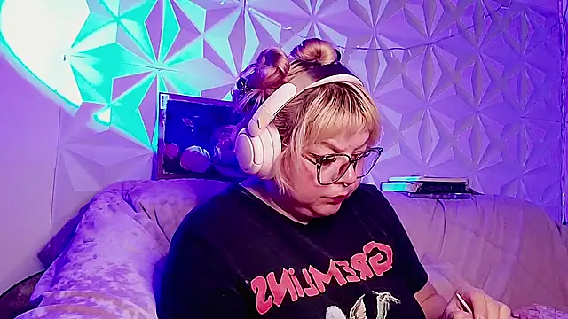 Satyn_doll live cam on StripChat