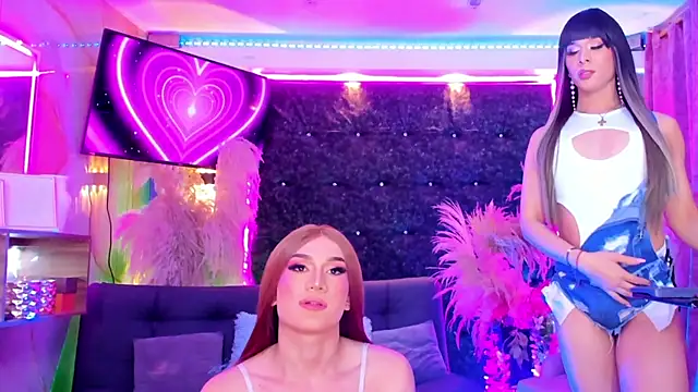 Queens_Wonders_Blonders live cam on StripChat