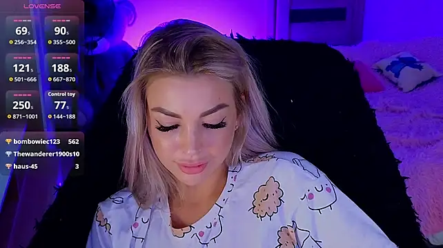MilanaOmg live cam on StripChat