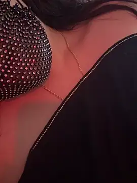 YaraQueen live sex cam