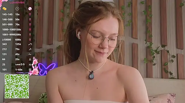 lyra_thenymph live cam on StripChat