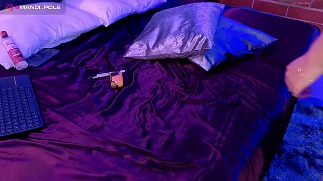 mandi4pole_ live sex cam