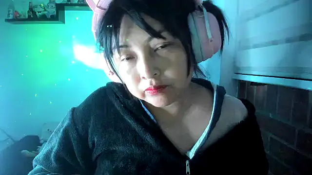 Shaddycute_ live cam on StripChat
