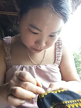 Linh-miulu live cam on StripChat
