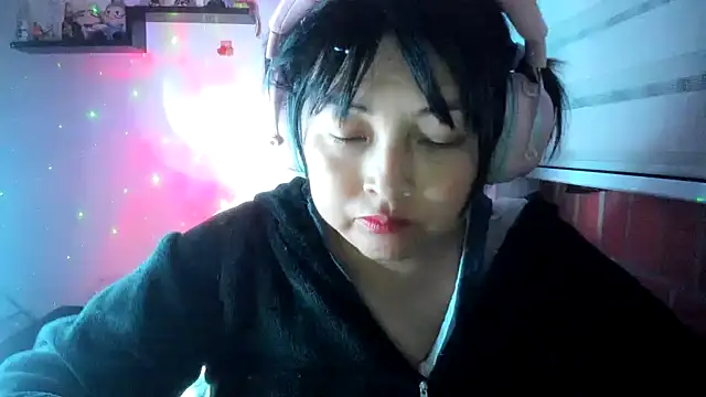 Shaddycute_ live cam on StripChat