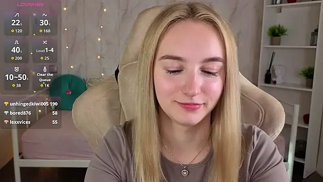 Shy_Polly live cam on StripChat