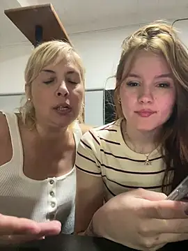 nenaa2020 live cam on StripChat