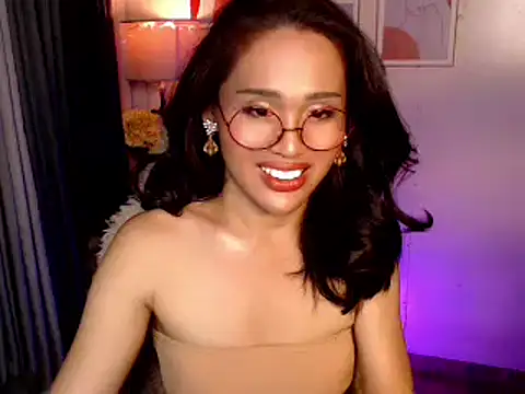urmidnightcravingsxx live cam on StripChat