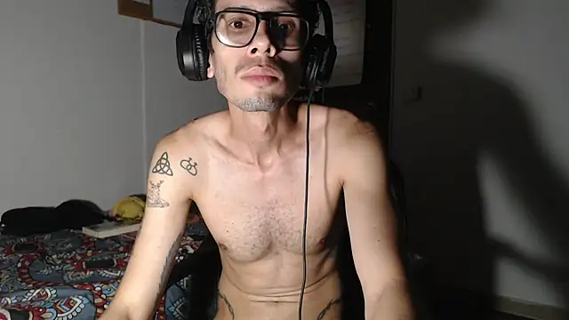 alisterxxx live cam on StripChat