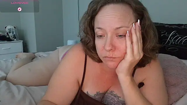 julimonroe live cam on StripChat