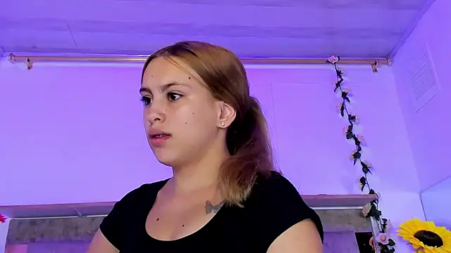 Natasha-Adams live cam on StripChat
