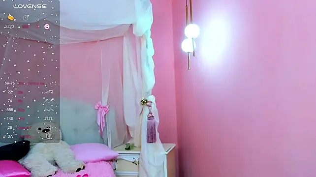 MilaLewi live cam on StripChat