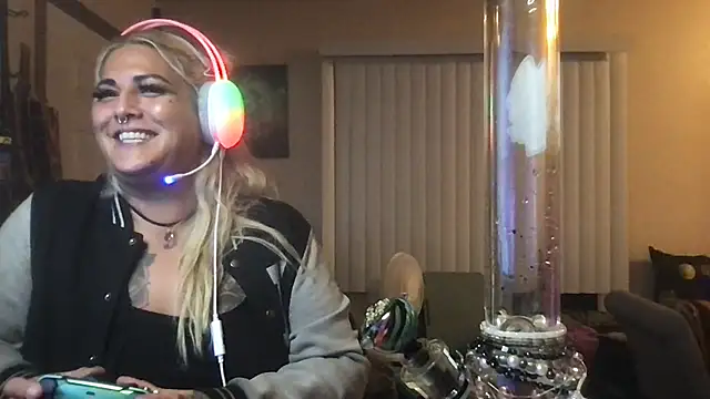 ShineyQuinn live sex cam