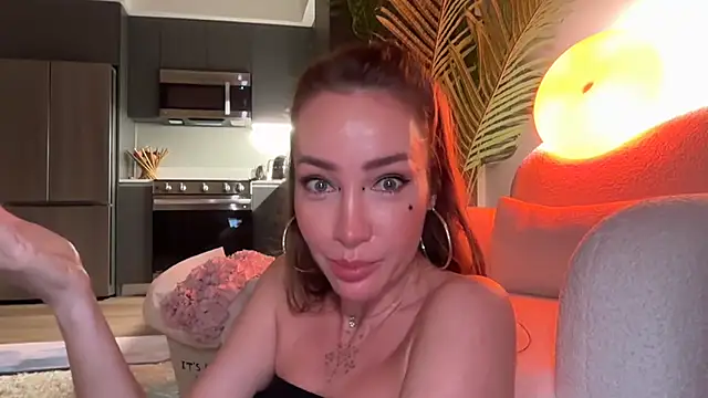Saroria live cam on StripChat