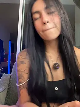 DaphneUwu live cam on StripChat