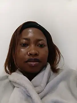 Sweethoneypot25 live cam on StripChat