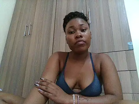Juicyy_afriq live cam on StripChat