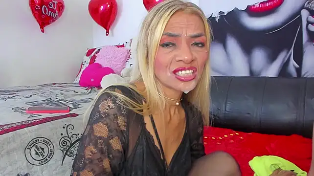 Angeline_focus live cam on StripChat